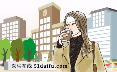 都市女性户外手持咖啡杯